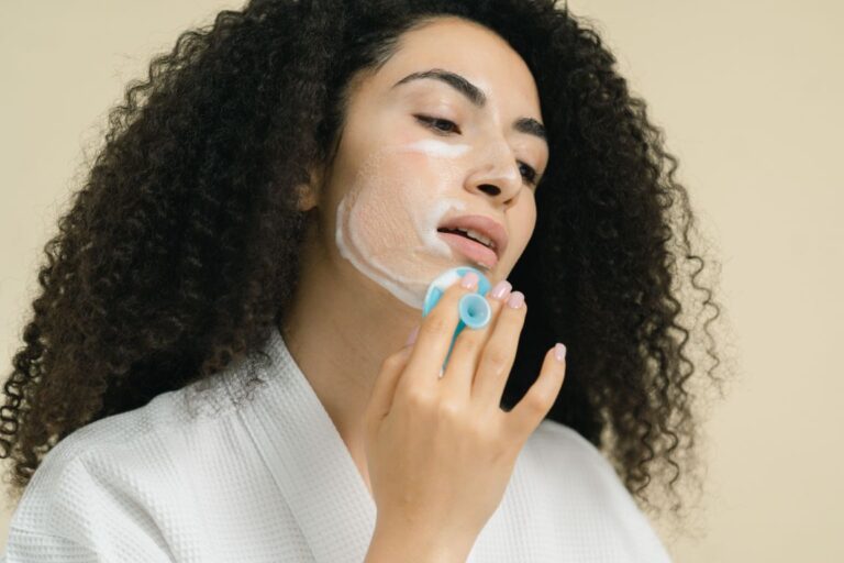 How to Use a Facial Cleansing Brush Properly